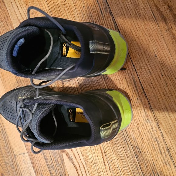 Athletic_Shoes